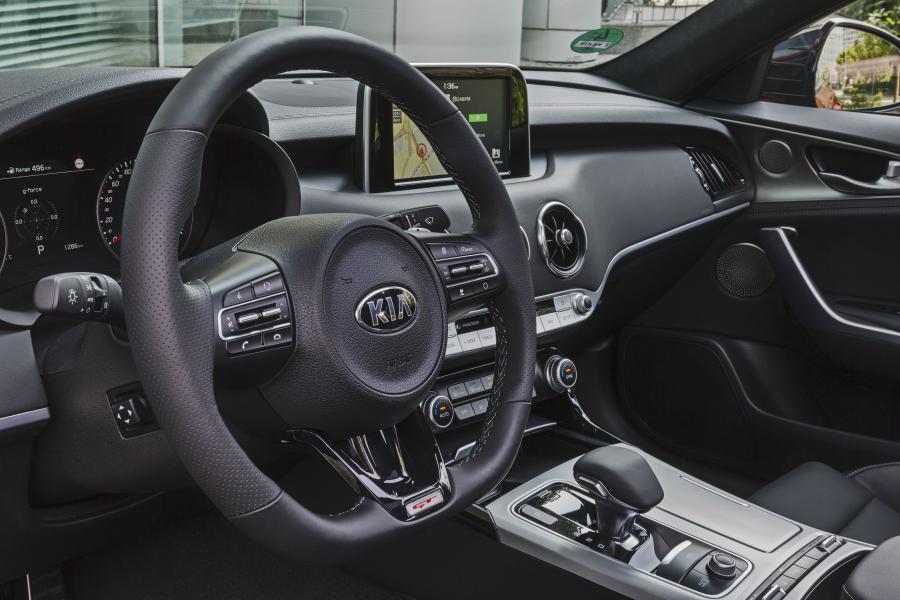 Интерьер Kia Stinger GT AWD (CK) 2017 года  (WW) (фото 4 из 40)